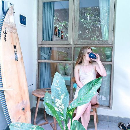 Manuver Surf And Stay Uluwatu Bali Jimbaran Exteriör bild