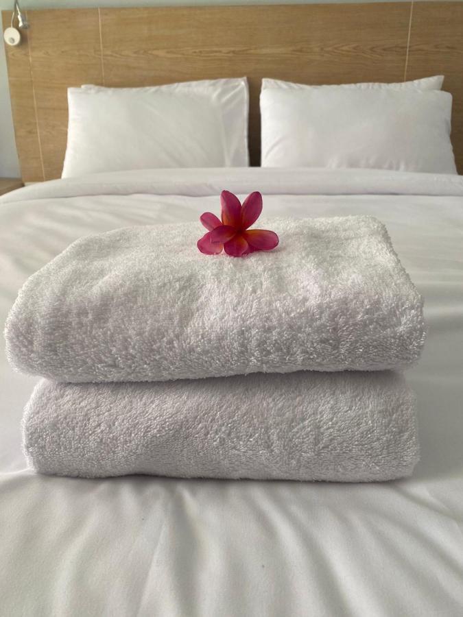 Manuver Surf And Stay Uluwatu Bali Jimbaran Exteriör bild